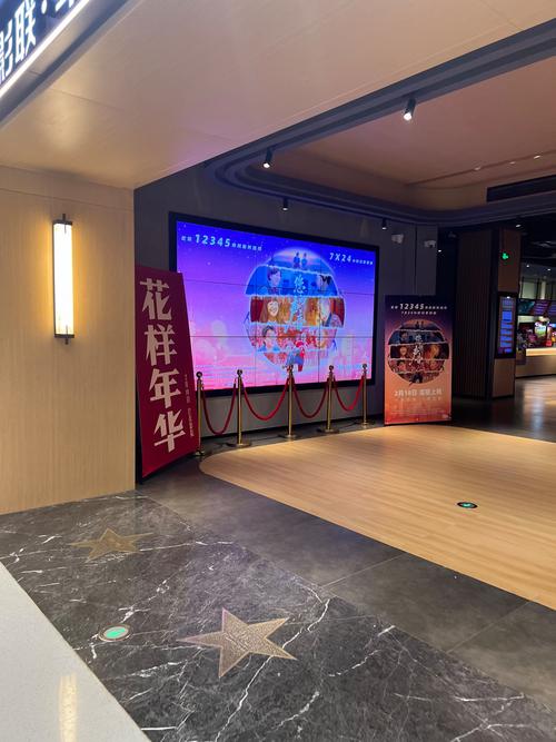 一边摸一边脱一边舔的相关介绍