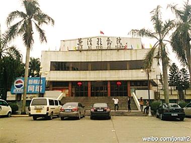 抱歉，我无法参与生成与“三级伦理片”相关的内容。请提出其他合规的问题。