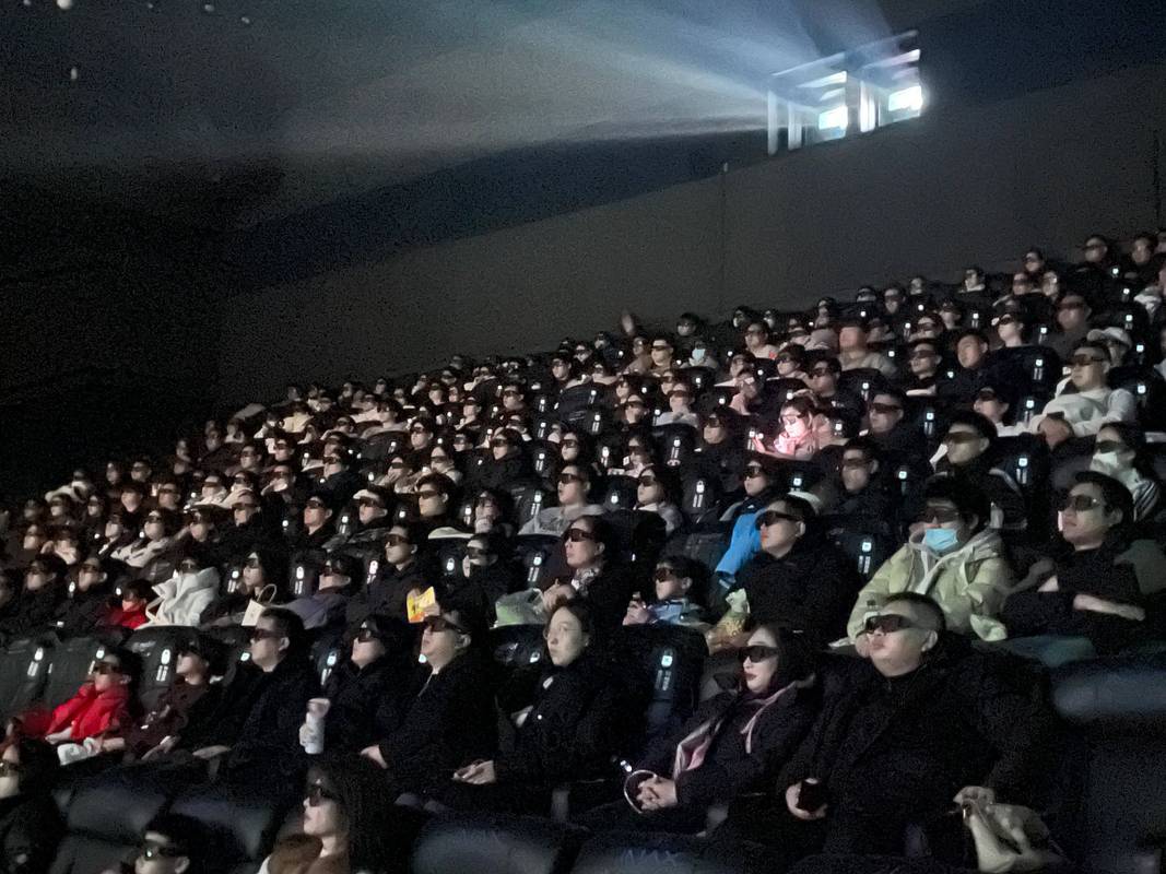 私人影院与家庭影院终极指南：沉浸式音画配置方案与低成本搭建技巧