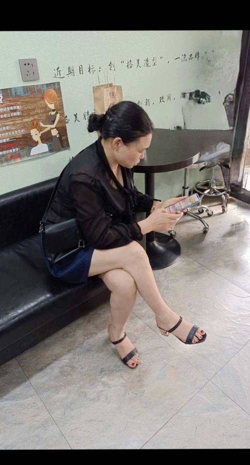 女性黄色分泌物带血丝的相关介绍
