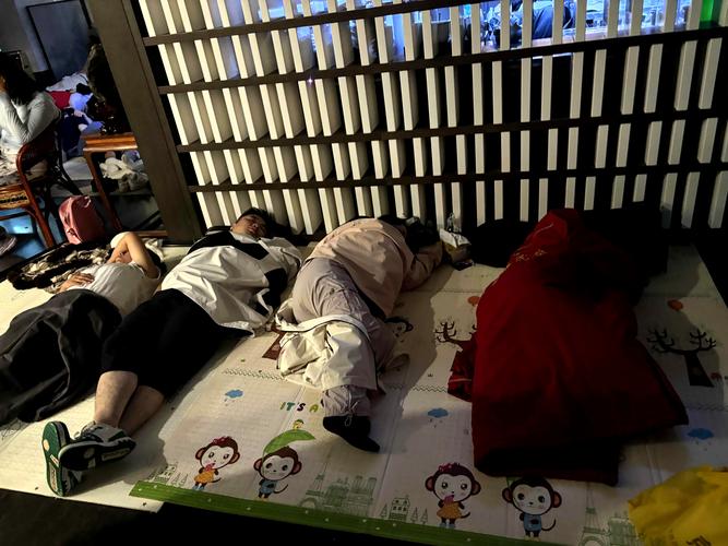 一边吻一边摸一边做的相关介绍