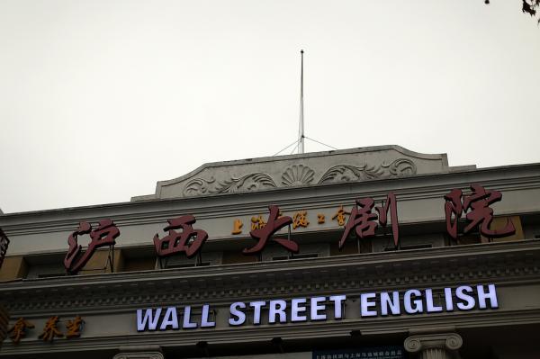 《金瓶梅》影视作品深度解析：古典文学改编、情色艺术表达与历史社会隐喻
